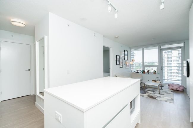 2810 - 908 Quayside Dr, Condo with 1 bedrooms, 1 bathrooms and 1 parking in New Westminster BC | Image 10