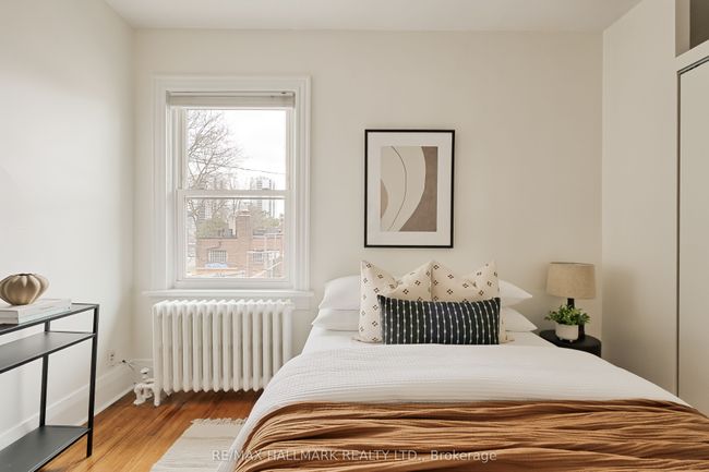 333 Sackville St, House attached with 3 bedrooms, 2 bathrooms and null parking in Toronto ON | Image 27