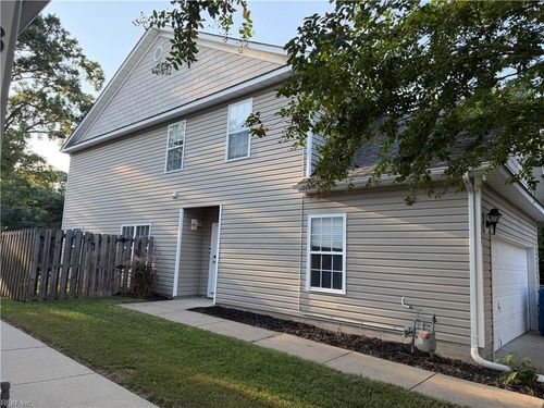 321 Garcia Dr, Virginia Beach, VA, 23454-4804 | Card Image
