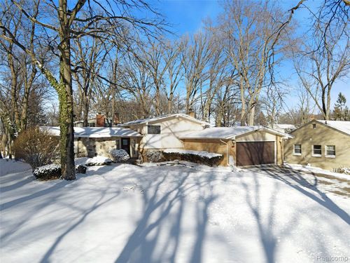 2075 Derby Rd, Troy, MI, 48084-2625 | Card Image