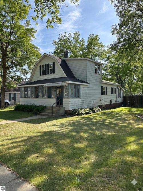 110 S Church St, Standish, MI, 48658-9483 | Card Image