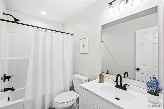 Hall bathroom | Image 21