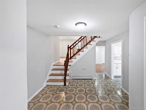 19 Leaf Ave, Central Islip, NY, 11722-4212 | Card Image