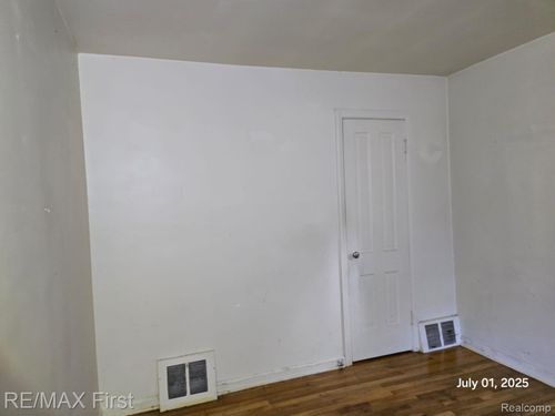 19942 Norwood St, Detroit, MI, 48234-1824 | Card Image