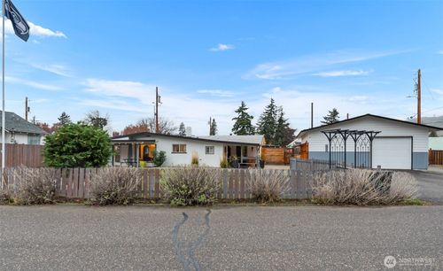 211 Riverfront Dr, Cashmere, WA, 98815-1156 | Card Image