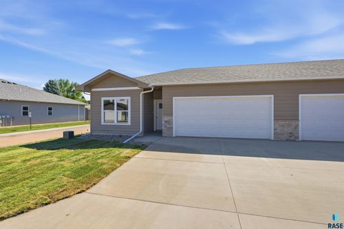 802 N Marquette Pl, Sioux Falls, SD, 57110-5878 | Card Image