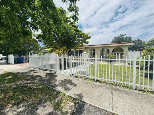 3915 Nw 4th Ter, MIAMI, FL, 33126-5631 | Card Image