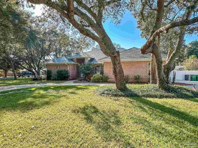 613 Silverthorn Rd, House other with 4 bedrooms, 2 bathrooms and 2 parking in Gulf Breeze FL | Image 3