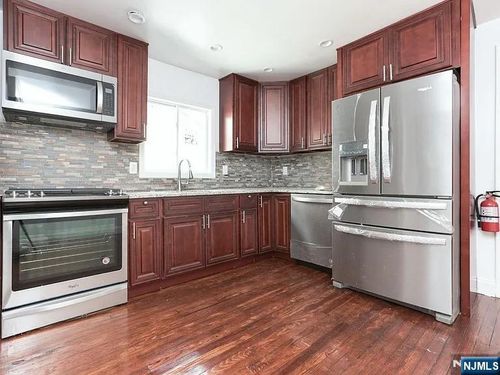 202 Kerrigan Blvd, Newark, NJ, 07106-3411 | Card Image