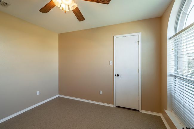 5709 Mustang Trl, House other with 4 bedrooms, 2 bathrooms and null parking in Tyler TX | Image 17