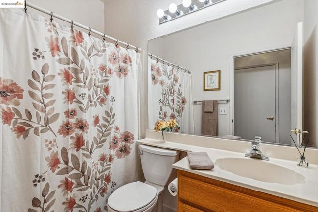 664 Prince Albert Way, Home with 2 bedrooms, 2 bathrooms and 1 parking in Brentwood CA | Image 34