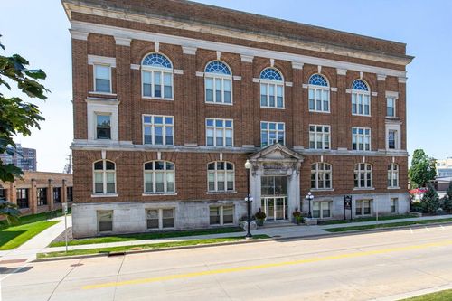 002-105 Washington Avenue, OSHKOSH, WI, 54901 | Card Image