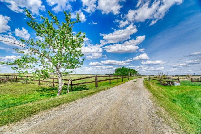 240141 Range Road 274, House other with 3 bedrooms, 1 bathrooms and 10 parking in Rocky View County AB | Image 6