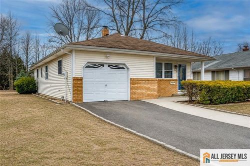 321 Curacao St, Toms River, NJ, 08757-4647 | Card Image