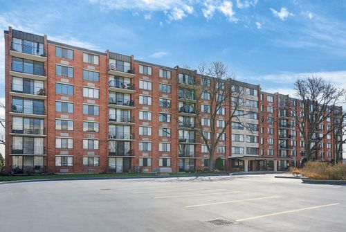 2b-2000 Saint Regis Dr, Lombard, IL, 60148-4925 | Card Image