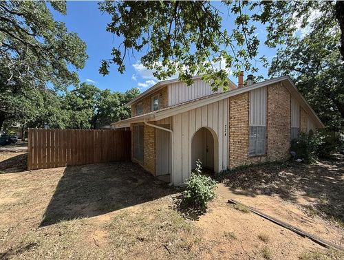 734-730 Londonderry Ln, Denton, TX, 76205-7880 | Card Image