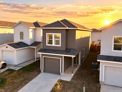 6824 Marble Rdg, Elmendorf, TX, 78112-4465 | Card Image