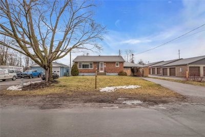 18 Buchanan St, House other with 3 bedrooms, 2 bathrooms and 3 parking in Cobourg ON | Image 2