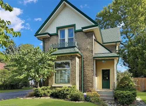 131 Terrace Hill St, Brantford, ON, N3R1G5 | Card Image