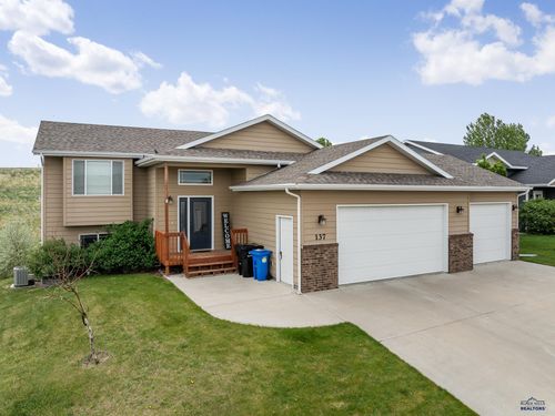 137 Savoy Cir, Rapid City, SD, 57701-5110 | Card Image