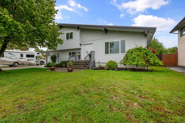 6700 Henry Street, House other with 4 bedrooms, 2 bathrooms and null parking in Chilliwack BC | Image 2