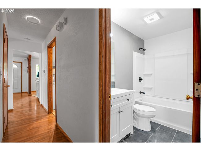 904 Se 223 Rd Ave, House other with 3 bedrooms, 2 bathrooms and 1 parking in Gresham OR | Image 15