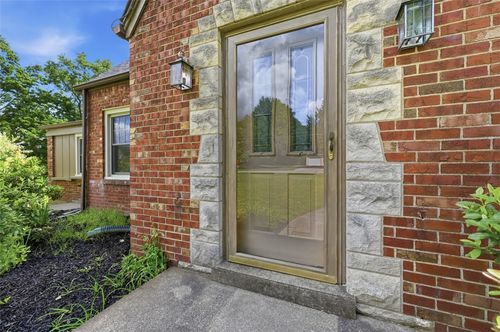 215 Twin Oaks Dr, Wexford, PA, 15090-8635 | Card Image