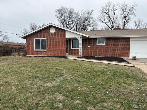 5165 Westwood Dr, Saint Charles, MO, 63304-7200 | Card Image