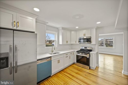 834 Dorsey Ave, ESSEX, MD, 21221-3506 | Card Image