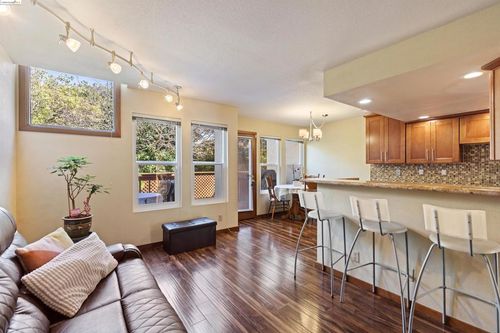 135 Creekside Ct, El Sobrante, CA, 94803-3258 | Card Image