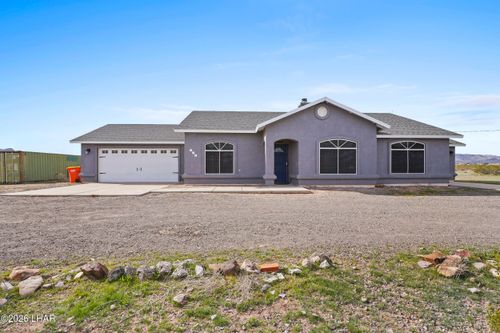 917 S Escuela Rd, Golden Valley, AZ, 86413-9121 | Card Image