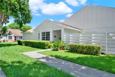 2 - 13724 Sw 149th Cir Ln, Condo with 2 bedrooms, 2 bathrooms and null parking in Miami FL | Image 1