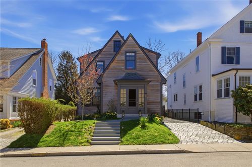 13 Greenough Pl, Newport, RI, 02840-2712 | Card Image