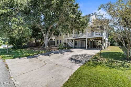 106 Se 44th St, Oak Island, NC, 28465-5557 | Card Image