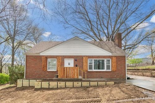 10815 E Scarritt Ave, Sugar Creek, MO, 64054-1064 | Card Image