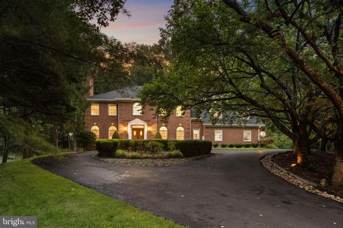 1172 Robindale Dr, Great Falls, VA, 22066-1851 | Card Image