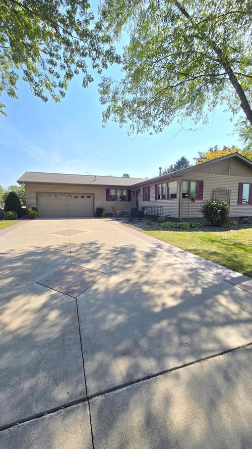 277 3rd St Sw, Blooming Prairie, MN, 55917-1328 | Card Image
