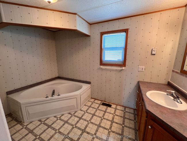 49 Cherokee Lane, Home with 2 bedrooms, 1 bathrooms and 2 parking in Goderich ON | Image 31