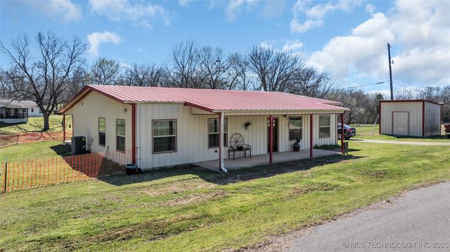300 Nw 6 Th St, House other with 3 bedrooms, 2 bathrooms and null parking in Kingston OK | Image 5