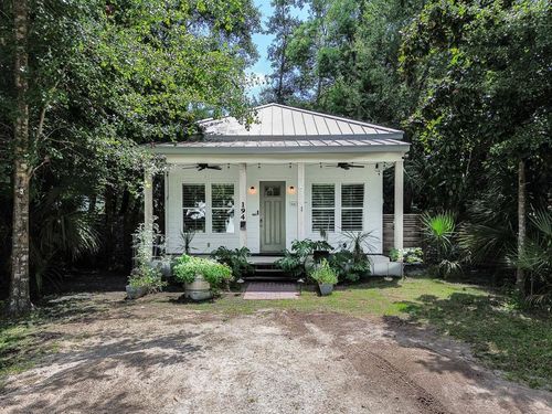 194 11th St, Apalachicola, FL, 32320-2107 | Card Image
