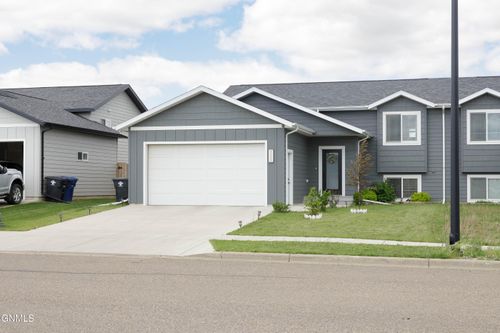 3533 Calvin Dr, Dickinson, ND, 58601-7534 | Card Image
