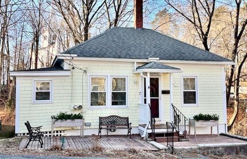 447 Stevens St, North Andover, MA, 01845-3001 | Card Image
