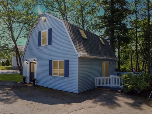 4 Washington St, Salisbury, MA, 01952-2817 | Card Image