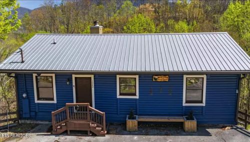 1023 Twin Oaks Rd, Gatlinburg, TN, 37738-4235 | Card Image