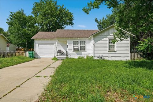 204 E 16th St, Cameron, TX, 76520-1838 | Card Image