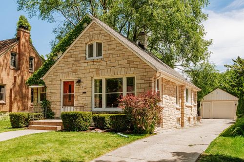 2914 N 69th Street, Milwaukee, WI, 53210 | Card Image