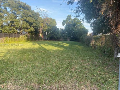 209 Nw 17th Place, Miami, FL, 33125 | Card Image