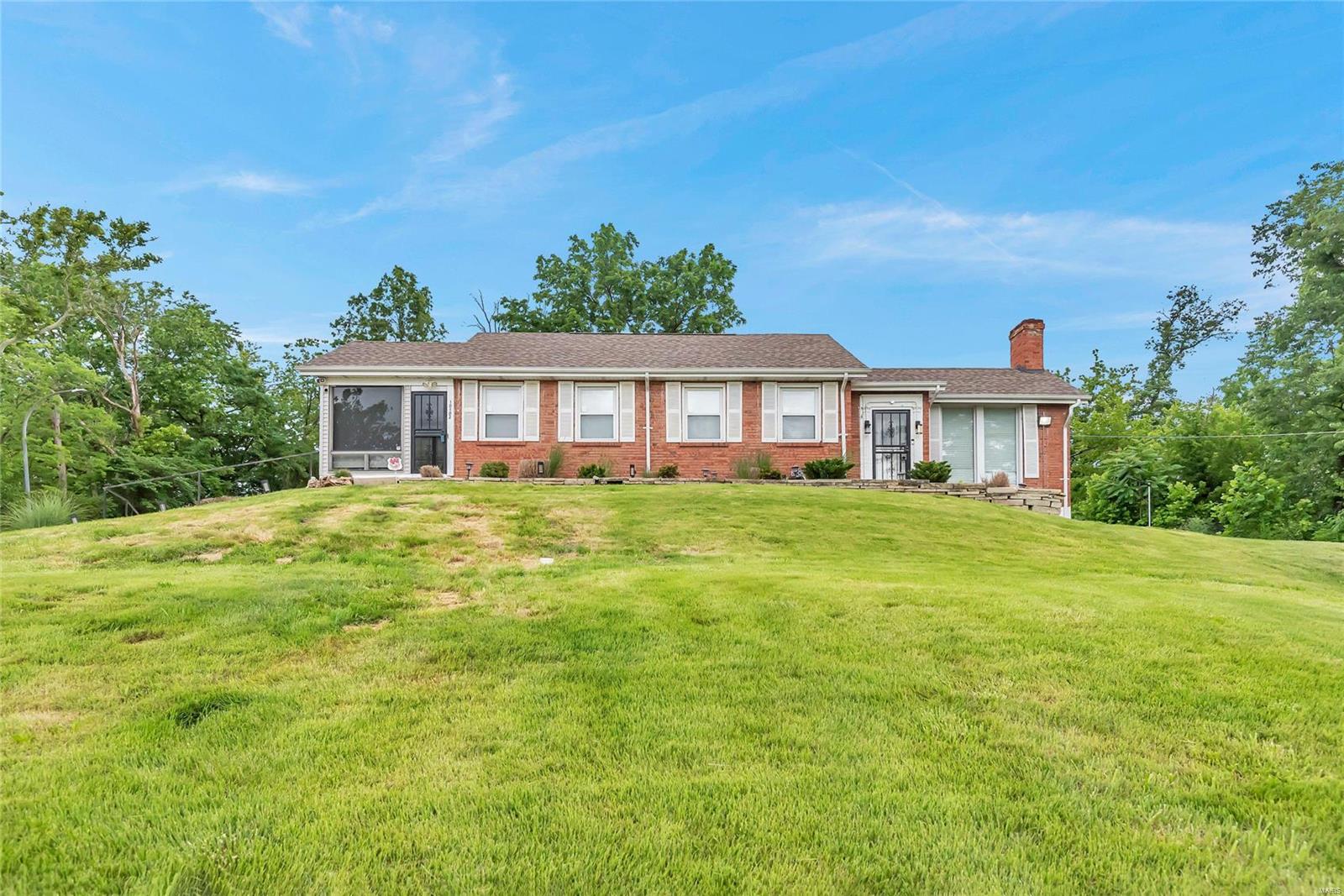 Lookaway Dr, Saint Louis, MO 63137