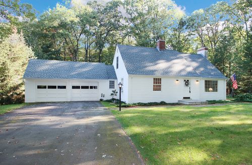 16 Old Town Rd, Avon, CT, 06001-4224 | Card Image