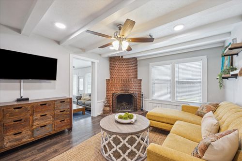 711 S Tesch St, Bellville, TX, 77418-2811 | Card Image